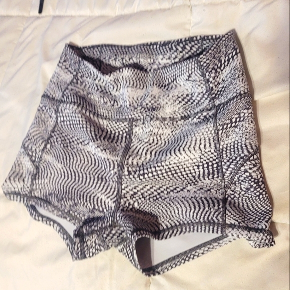 Lululemon shorts - Picture 1 of 6